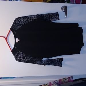 LulaRoe Medium BaseBall T-Shirt